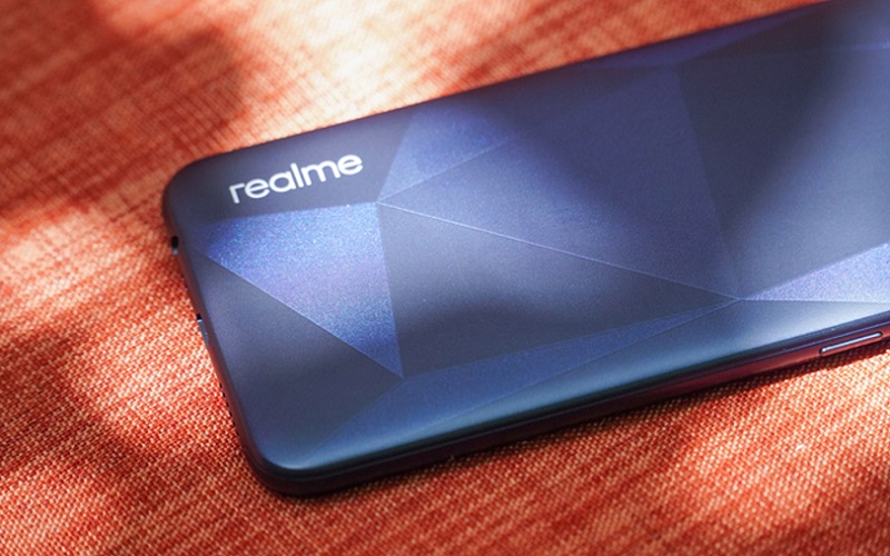 Realme 9 5G с 50-Мп камерой появился в России на неделю раньше презентации