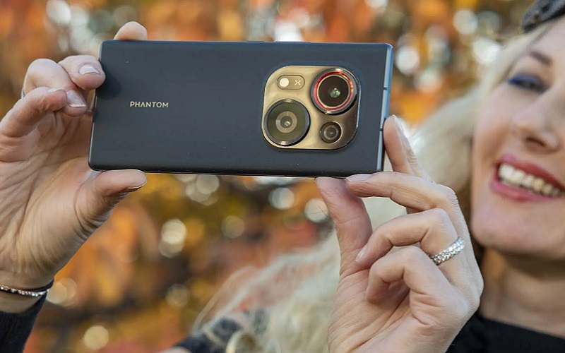 Tecno привезла в Россию Phantom X2 Pro — первый в мире смартфон с выдвижным объективом