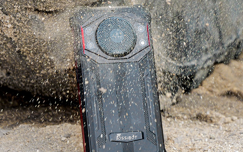FOSSiBOT представил защищенный смартфон F101 с громким динамиком и огромной АКБ
