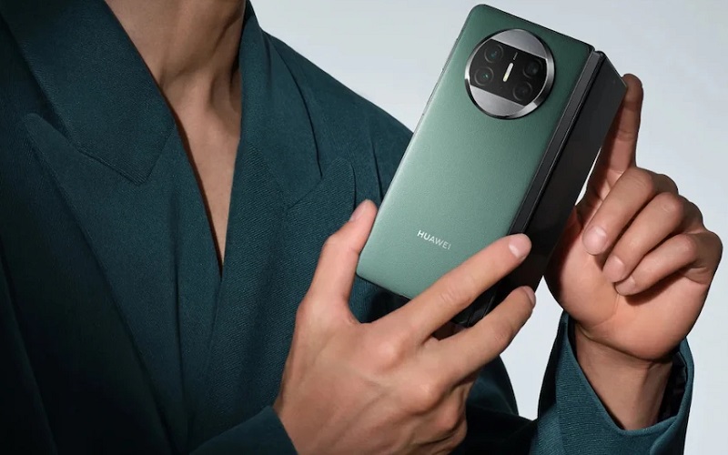 Huawei показала складной смартфон Mate X3 с защитой от влаги
