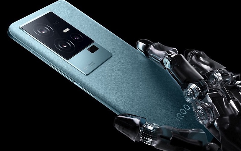 Vivo представила флагманский смартфон iQOO 11S с самой быстрой зарядкой в мире