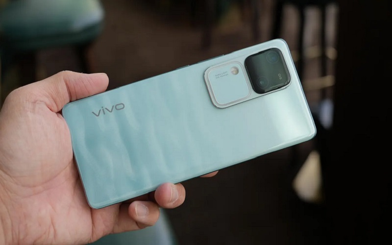 Vivo выпустила смартфон V30 Pro с четырьмя 50-Мп камерами и оптикой Zeiss