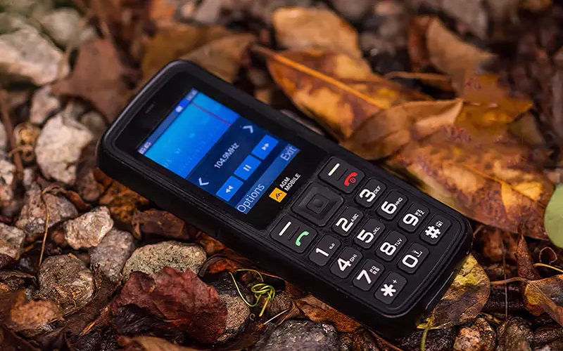 AGM оценил защищенный кнопочный телефон AGM M9 с емкой батареей в $50