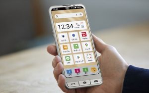 Sharp выпустила защищенный смартфон с аппаратными кнопками и 5G для пожилых людей